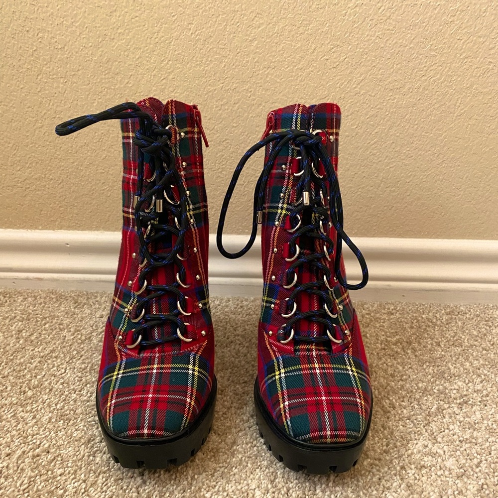 Gianni Bini Plaid High Heel Boot (Women’s Size 8.5M)